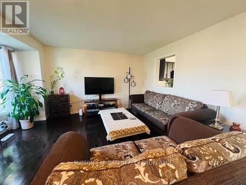 56 - 1600 Mickleborough Drive, London, ON - Indoor Photo Showing Living Room