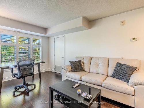 119-3070 Rotary Way, Burlington, ON - Indoor Photo Showing Living Room