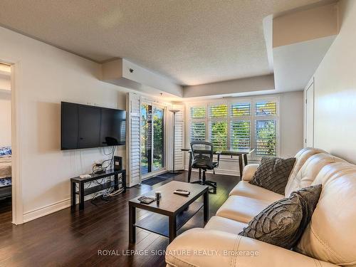 119-3070 Rotary Way, Burlington, ON - Indoor Photo Showing Living Room