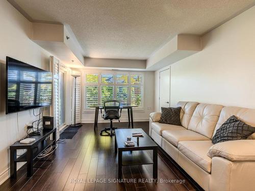 119-3070 Rotary Way, Burlington, ON - Indoor Photo Showing Living Room