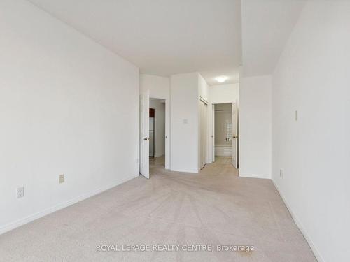 606-2511 Lakeshore Rd W, Oakville, ON - Indoor Photo Showing Other Room