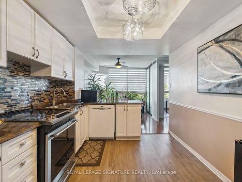 504-8 Lisa St, Brampton, ON - Indoor Photo Showing Kitchen