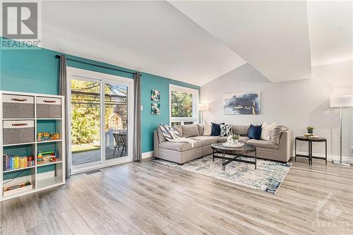 95 Randall James Drive, Stittsville, ON - Indoor Photo Showing Living Room