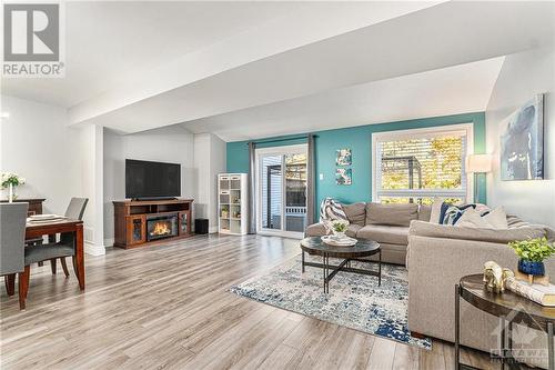 95 Randall James Drive, Stittsville, ON - Indoor Photo Showing Living Room