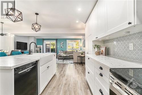 95 Randall James Drive, Stittsville, ON - Indoor Photo Showing Kitchen With Upgraded Kitchen