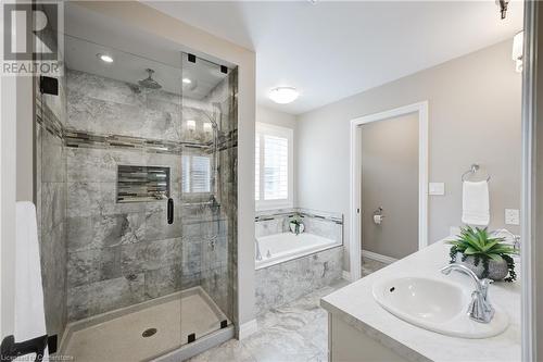 144 Ottawa Avenue, Woodstock, ON - Indoor Photo Showing Bathroom