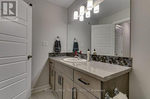 108 Benjamin Parkway S, St. Thomas, ON - Indoor Photo Showing Bathroom