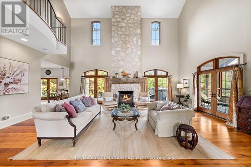 16161 Shaws Creek Road, Caledon, ON - Indoor Photo Showing Living Room With Fireplace