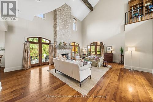 16161 Shaws Creek Road, Caledon, ON - Indoor Photo Showing Living Room With Fireplace