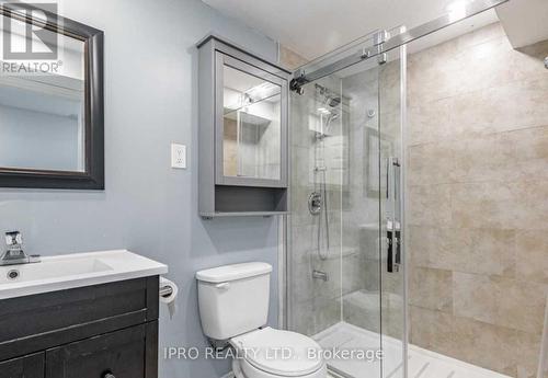 7049 Graydon Court, Mississauga, ON - Indoor Photo Showing Bathroom