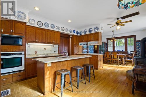 3175 Lakeshore Road W, Oakville, ON - Indoor Photo Showing Kitchen