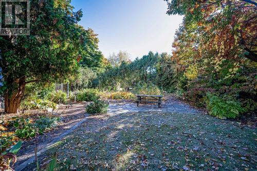 3175 Lakeshore Road W, Oakville, ON - Outdoor