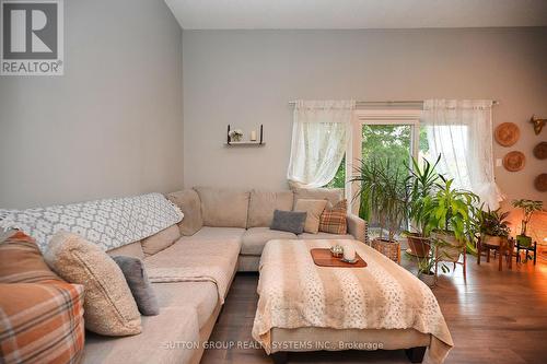 68 - 400 Bloor Street, Mississauga, ON - Indoor Photo Showing Living Room