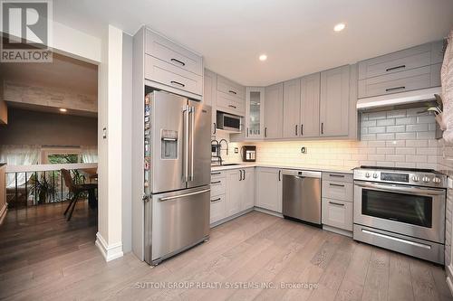 68 - 400 Bloor Street, Mississauga, ON - Indoor Photo Showing Kitchen With Stainless Steel Kitchen With Upgraded Kitchen