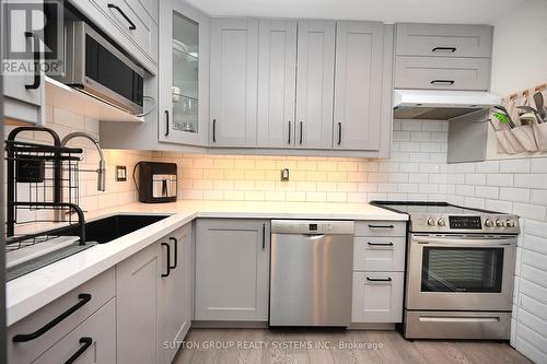 68 - 400 Bloor Street, Mississauga, ON - Indoor Photo Showing Kitchen With Stainless Steel Kitchen With Upgraded Kitchen