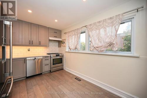 68 - 400 Bloor Street, Mississauga, ON - Indoor Photo Showing Kitchen With Stainless Steel Kitchen