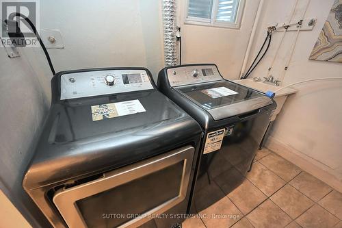 68 - 400 Bloor Street, Mississauga, ON - Indoor Photo Showing Laundry Room