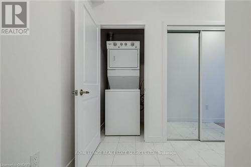 905 - 450 Dundas Street E, Hamilton, ON - Indoor Photo Showing Laundry Room