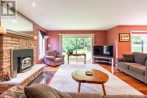 86 Ridge Road E, Grimsby, ON - Indoor Photo Showing Living Room With Fireplace