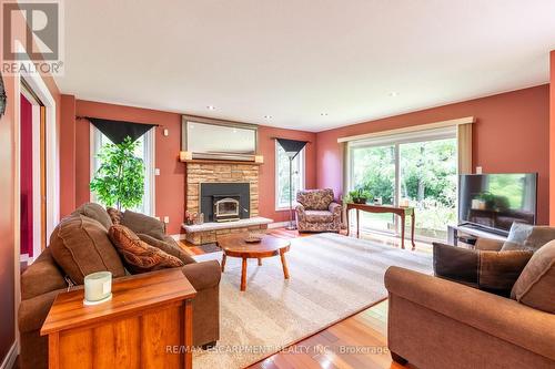 86 Ridge Road E, Grimsby, ON - Indoor Photo Showing Living Room With Fireplace