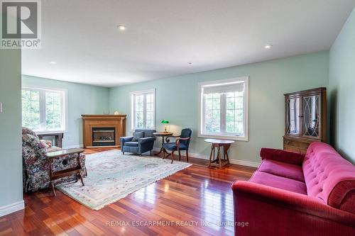 86 Ridge Road E, Grimsby, ON - Indoor Photo Showing Living Room With Fireplace