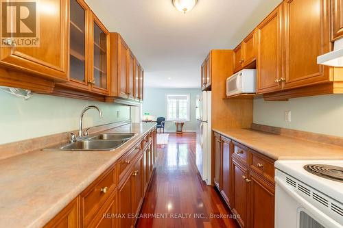 86 Ridge Road E, Grimsby, ON - Indoor Photo Showing Kitchen With Double Sink