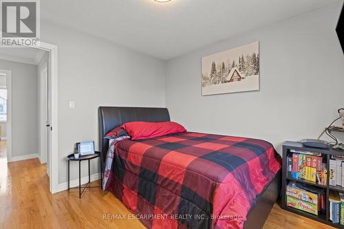 21 Tuscani Drive, Hamilton, ON - Indoor Photo Showing Bedroom