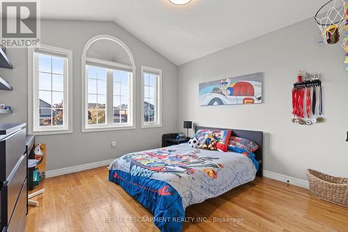 21 Tuscani Drive, Hamilton, ON - Indoor Photo Showing Bedroom