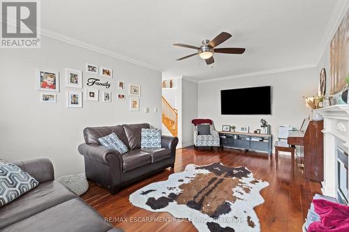 21 Tuscani Drive, Hamilton, ON - Indoor Photo Showing Living Room