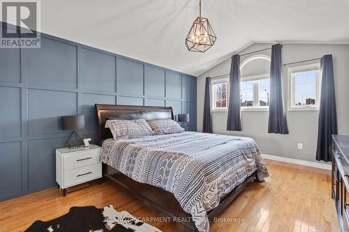 21 Tuscani Drive, Hamilton, ON - Indoor Photo Showing Bedroom