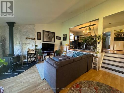 24 Woodhouse Avenue, Norfolk, ON - Indoor Photo Showing Living Room