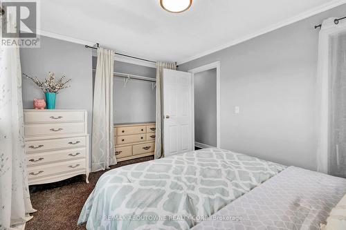 9382 Silver Street, West Lincoln, ON - Indoor Photo Showing Bedroom