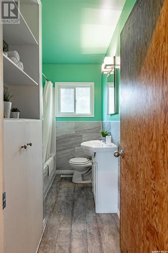 1824 C Avenue N, Saskatoon, SK - Indoor Photo Showing Bathroom