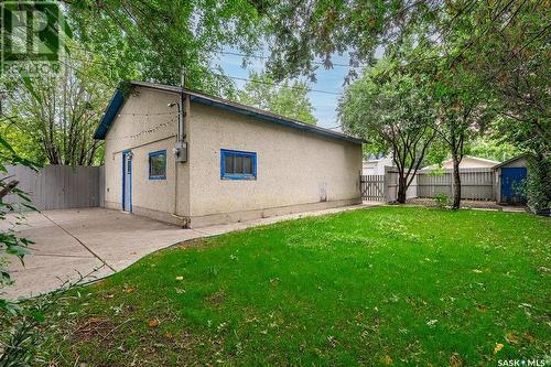 1824 C Avenue N, Saskatoon, SK - Outdoor