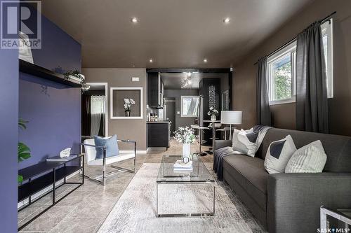 1824 C Avenue N, Saskatoon, SK - Indoor Photo Showing Living Room