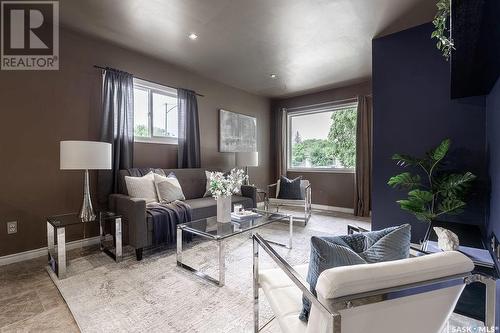 1824 C Avenue N, Saskatoon, SK - Indoor Photo Showing Living Room