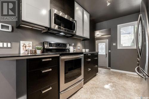 1824 C Avenue N, Saskatoon, SK - Indoor Photo Showing Kitchen