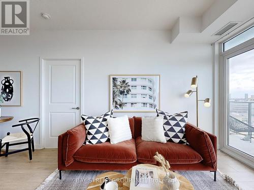 811 - 195 Bonis Avenue, Toronto, ON - Indoor Photo Showing Living Room