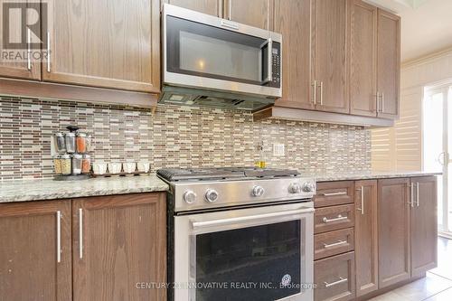 12 - 2726 William Jackson Drive, Pickering, ON - Indoor Photo Showing Kitchen With Upgraded Kitchen