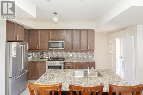 12 - 2726 William Jackson Drive, Pickering, ON - Indoor Photo Showing Kitchen With Upgraded Kitchen