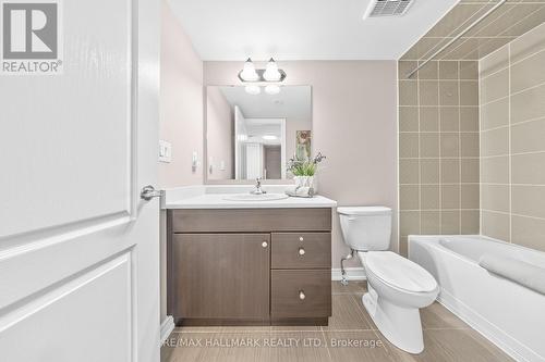 111 - 2 Dunsheath Way, Markham, ON - Indoor Photo Showing Bathroom