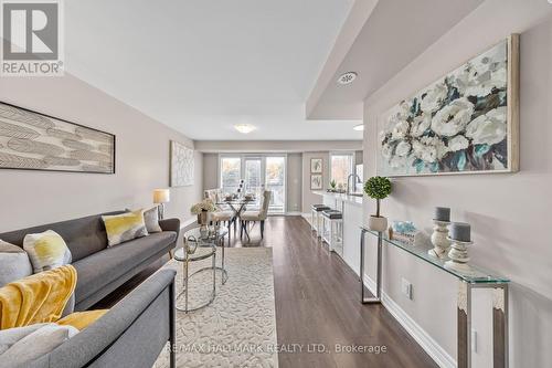 111 - 2 Dunsheath Way, Markham, ON - Indoor Photo Showing Living Room