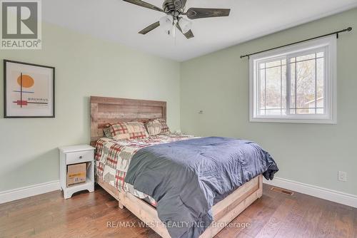 428 Barnes Avenue, Tay, ON - Indoor Photo Showing Bedroom