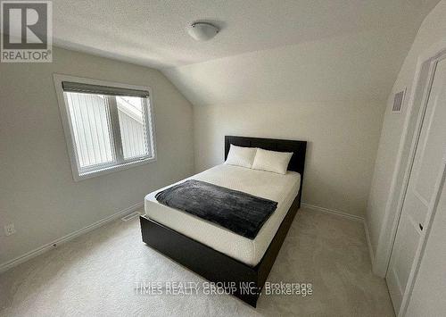 3217 Mosley Street, Wasaga Beach, ON - Indoor Photo Showing Bedroom