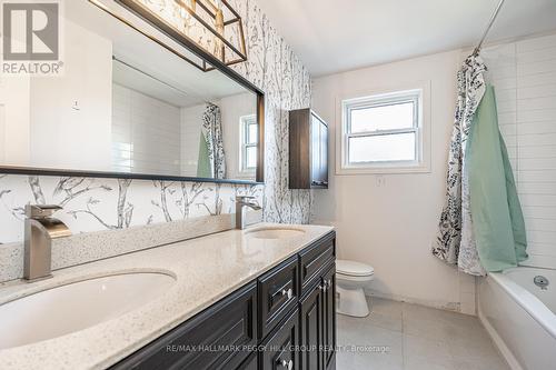 15 Herrell Avenue, Barrie, ON - Indoor Photo Showing Bathroom