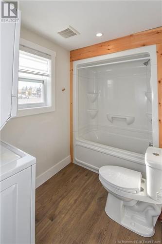 215 2E Rue Street, Shippagan, NB - Indoor Photo Showing Bathroom