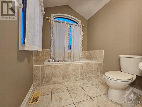 4-Piece Ensuite - 640 Via Campanale Avenue, Ottawa, ON - Indoor Photo Showing Bathroom