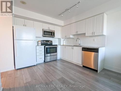 1101 - 1215 Bayly Street, Pickering, ON - Indoor Photo Showing Kitchen