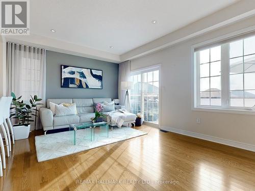 11 Donald Buttress Boulevard W, Markham, ON - Indoor Photo Showing Living Room