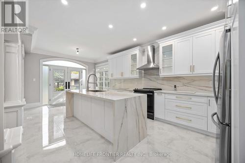 192 Kimber Crescent W, Vaughan, ON - Indoor Photo Showing Kitchen With Upgraded Kitchen